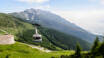 Ta taubanen opp fjellmassivet Monte Baldo og se utover Gardasjøen med det frodige landskapet rundt.