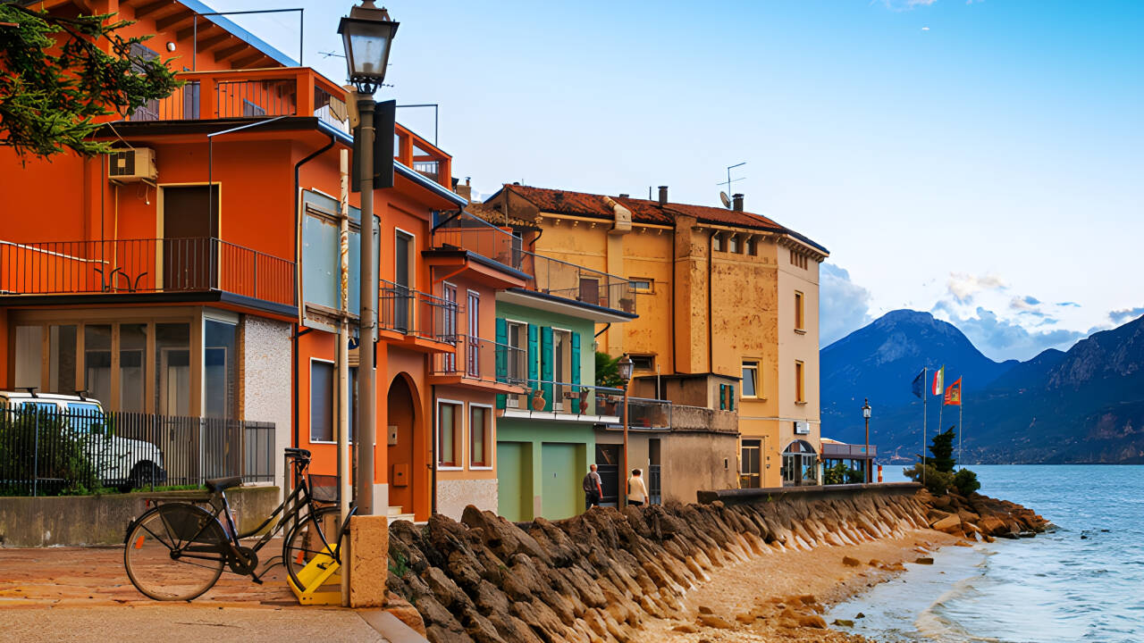 South of Malcesine is Brenzone, where there are also good opportunities for excursions in the mountains east of Lake Garda.