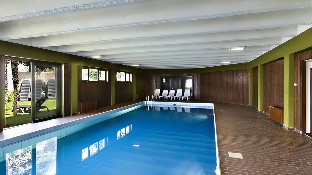 There is a heated indoor pool and afterwards you can enjoy a sauna.