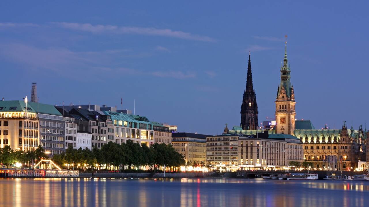Dere har et supert utgangspunkt for opplevelser i Hamburg bare 15 minutter med offentlig transport til sentrum
