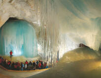 Upplev världens största isgrottor i Werfen där ni även på varma dagar kan uppleva en isvärld.