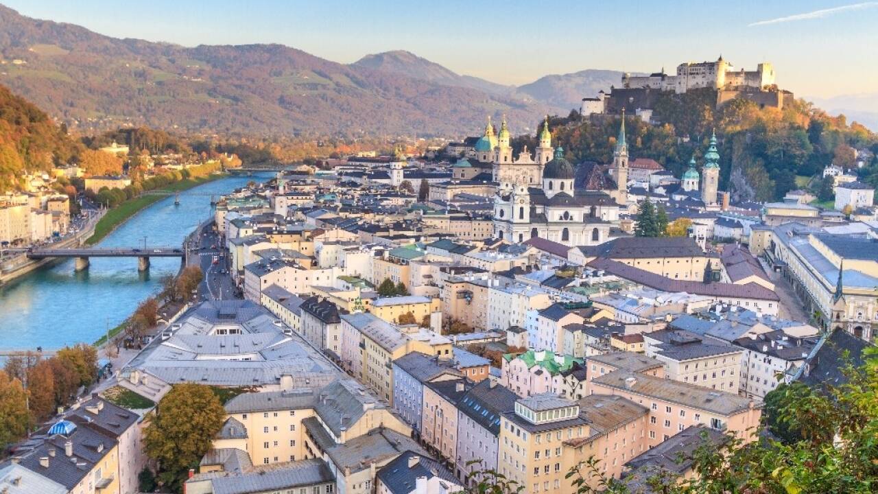 Salzburg, er kjent for sin beliggenhet ved Alpene, de flotte bygningene, og det vakre slottet.