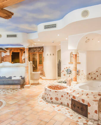 Das Hotel verfügt über ein Spa und eine Sauna, ideal zum Entspannen nach einem langen Tag.