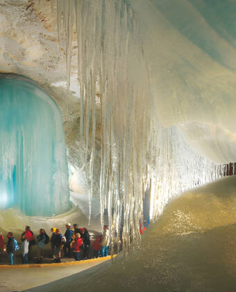 Erleben Sie die grösste Eishöhle der Welt in Werfen