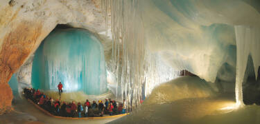 Erleben Sie die grösste Eishöhle der Welt in Werfen