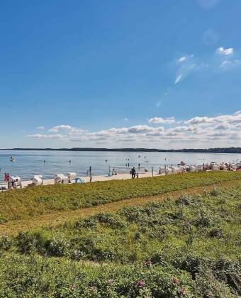 Det er lagt opp til ren avslapning med kort avstand til promenaden og den vakre hvite sandstranden.