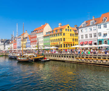 Bo nær sentrum av København, hvor spennende opplevelser som Tivoli, Strøget og Nyhavn venter.