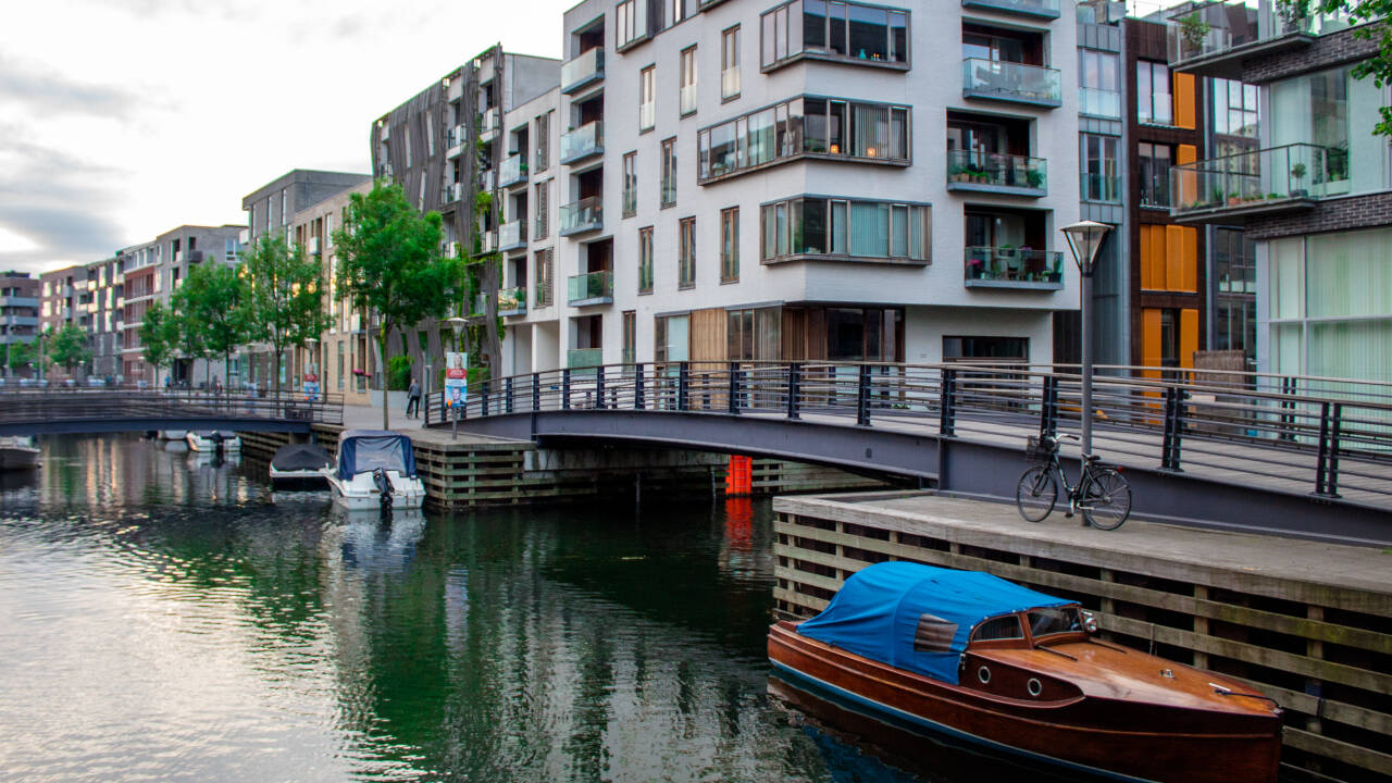 Sluseholmen er Københavns trendy kanalsamfunn fullt av flotte moderne bygninger.