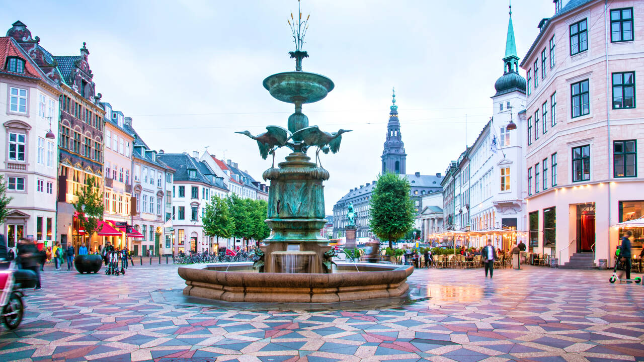 Bo nær sentrum av København, hvor spennende opplevelser som Tivoli, Strøget og Nyhavn venter.