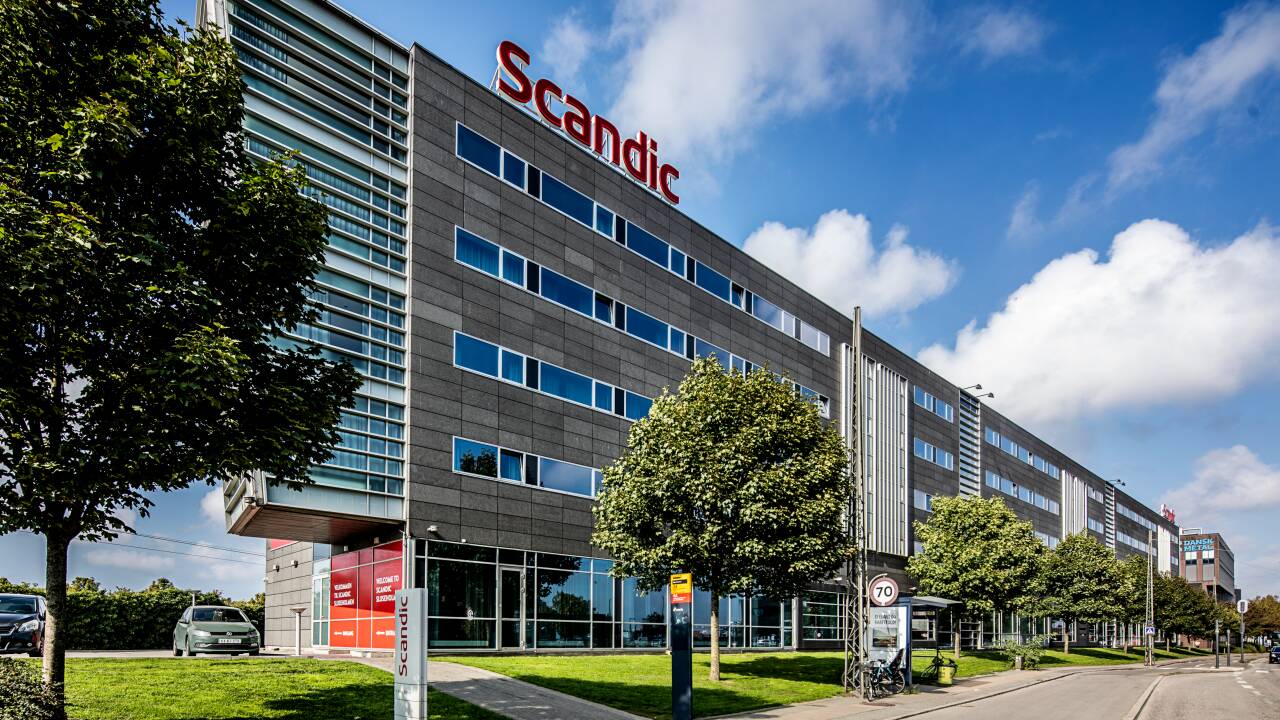Scandic Sluseholmen ligger i nærheten av havnen i det sørvestlige København, og tilbyr gratis parkering - perfekt for kjør-selv ferier.