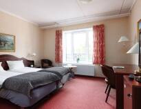 Hotellets moderna rum inbjuder alla till en mysig atmosfär och utgör en idealisk bas för din semester.
