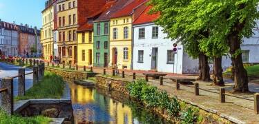 Machen Sie einen Ausflug in einige der schönen Städte Norddeutschlands und besuchen Sie zum Beispiel Rostock oder Wismar.