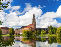 Enjoy a wonderful stay in Kiel at the Hotel am Kieler Schloss, close to the Kieler Fjord and the city's castle.