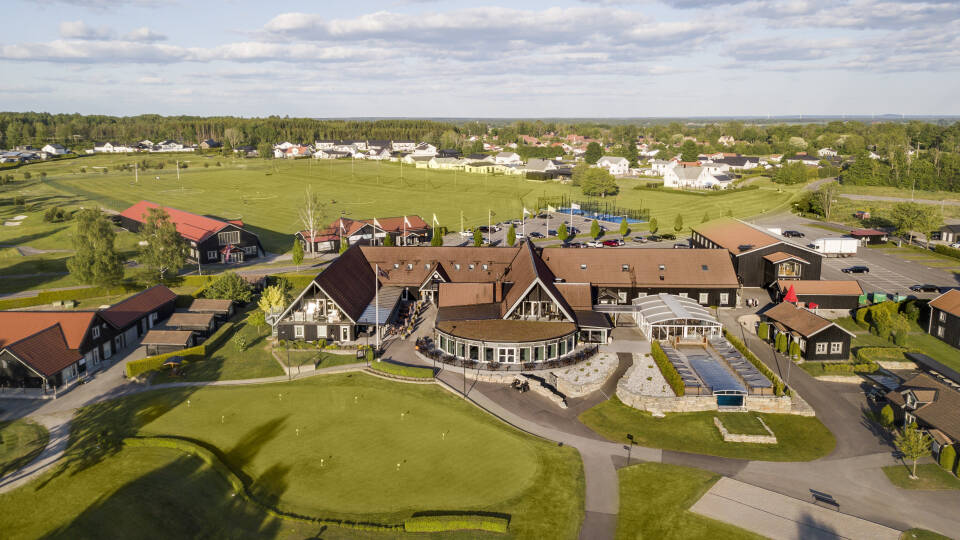 Das Lannalodge Golf Resort liegt in der ruhigen Landschaft Lannas.