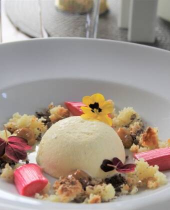 Hotellet är särskilt omtyckt för sin utsökta mat som serveras i Skogsgårdens Restaurang.