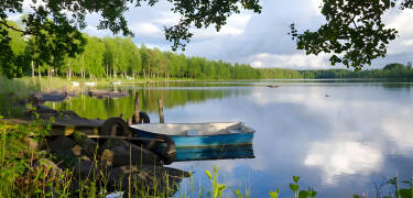 Det er mange vakre sjøer i Mellom-Sverige, og Hjälmaren hører til en av de større av sitt slag.