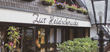 Entspannen Sie im 4-Sterne-Hotel Zur Heidschnucke in malerischer Umgebung nahe der Lüneburger Heide.
