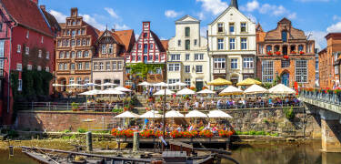 Besuchen Sie die historische Stadt Lüneburg, die u.a. bekannt für ihre Altstadt und die vielen gotischen Bauten ist.