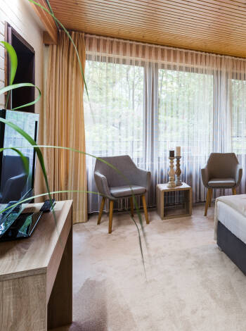 Hotellet har flere forskellige værelsestyper - vælg mellem standard, de mere rummelige comfort eller de ekstra lækre superior værelser.