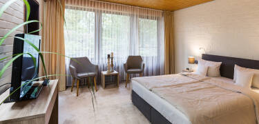 Das Hotel verfügt über verschiedene Zimmertypen - wählen Sie zwischen Standard-, geräumigeren Komfort- oder extra schönen Superior-Zimmern.
