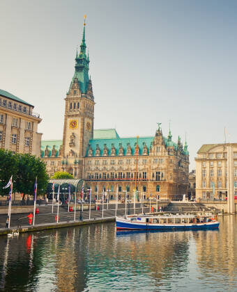 Machen Sie einen wunderbaren Städtetrip nach Hamburg und erkunden Sie das vielfältige Kultur- und Caféleben sowie Shopping und Sightseeing.