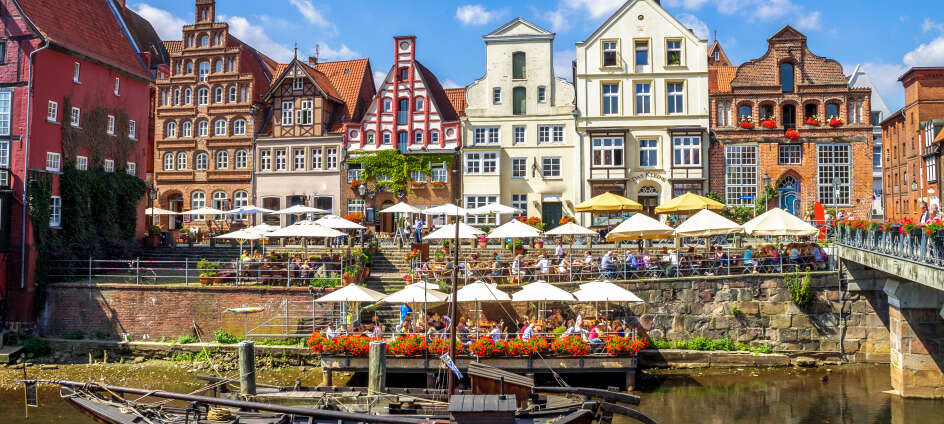 Besuchen Sie die historische Stadt Lüneburg, die u.a. bekannt für ihre Altstadt und die vielen gotischen Bauten ist.