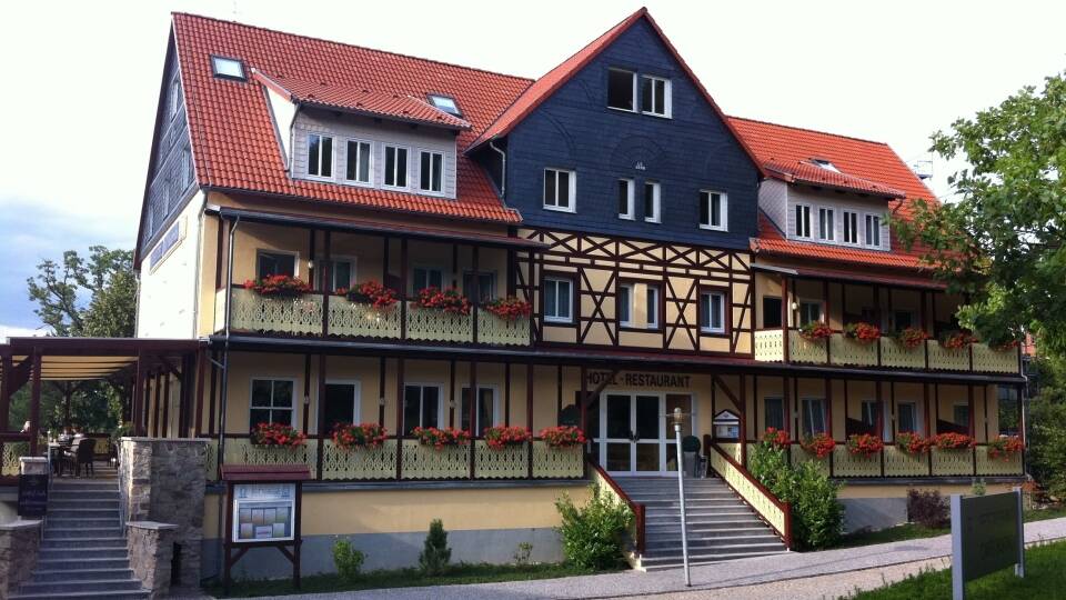 Kurhotel Bad Suderone bjuder på ett idylliskt och naturskönt läge i Harz.