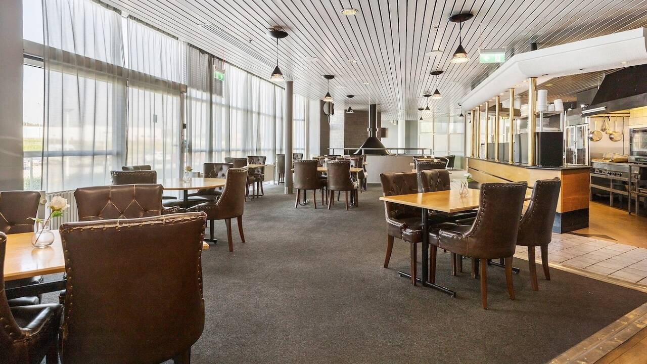 Bar, bistro og frokostbuffet på hotellet gir en avslappet start på dagen og hyggelige kvelder.