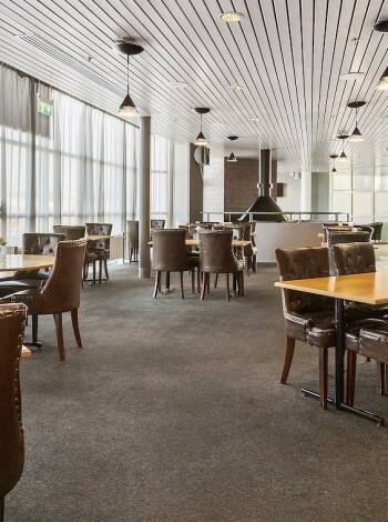 Bar, bistro och frukostbuffé på plats ger en skön start på dagen och avslappnade kvällar.
