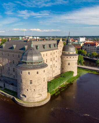 Besuchen Sie das Schloss Örebro oder entdecken Sie das Flair und die Geschichte der nahegelegenen Altstadt.