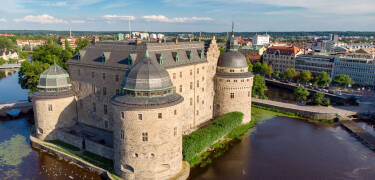 Besuchen Sie das Schloss Örebro oder entdecken Sie das Flair und die Geschichte der nahegelegenen Altstadt.