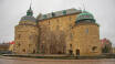 Besøg Örebro hvor I bl.a. kan se det historiske slot, shoppe og slappe af i byparken