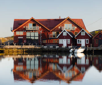 Bestill et avslappende opphold på Björholmen Hotell, ytterst på rolige Tjörn.