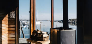 Hotellets sauna og spabad har udsigt til den smukke skærgård.