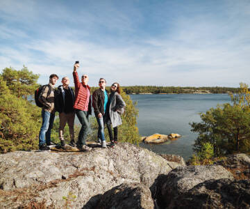 Nærliggende øer og naturreservater byder på flotte vandreruter.