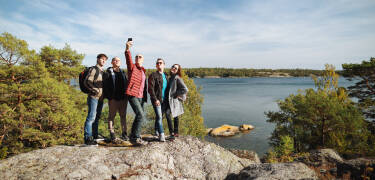 Nahegelegene Inseln und Naturschutzgebiete laden zu malerischen Wanderungen ein.