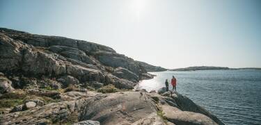 Go on an archipelago holiday on the Swedish west coast and stay directly between the rocks with a stay at Hav & Logi