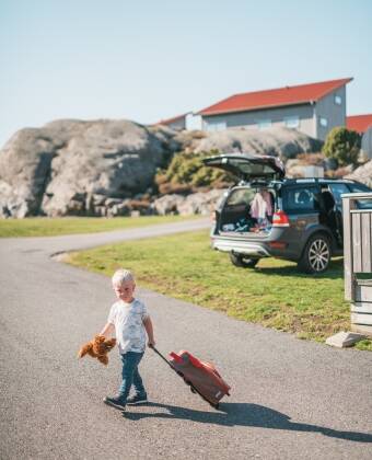 Pak bilen og skab uforglemmlige ferieminder med en kør-selv ferie til Hav & Logi