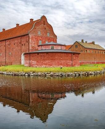 Dra på utflukt og besøk f.eks. øyen Ven, opplev Sofiero Slott og slottshager eller se den gamle festningen i Landskrona