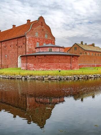 Det finns många spännande utflyktsmål i området som ön Ven, Sofiero slott samt slottsträdgård och Landskrona Citadell