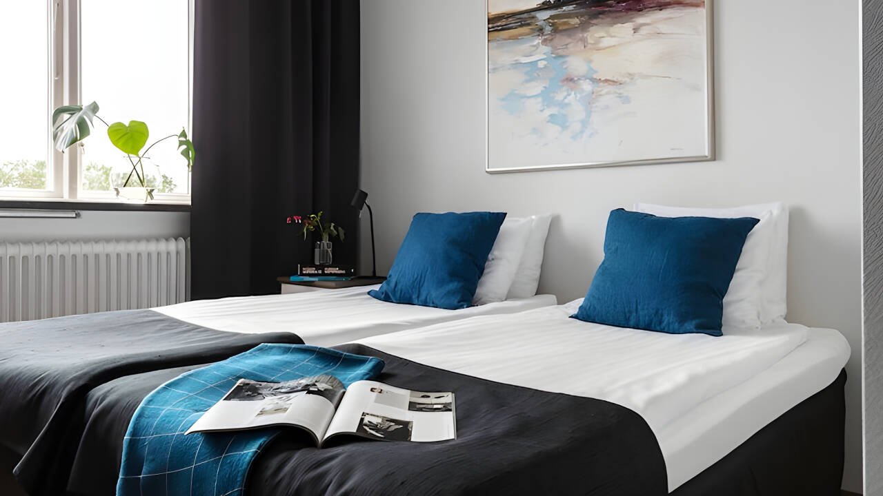 Ni sover gott i hotellets ljusa och trevligt inredda rum