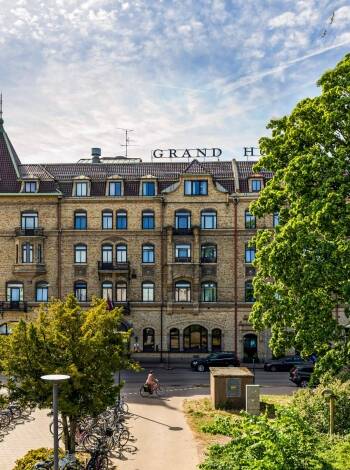 Grand Hotel Halmstad ligger i en vackert renoverad K-märkt byggnad, med stilfulla rum.
