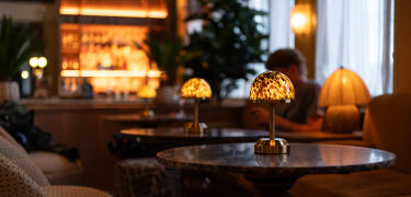 Hotellet imponerer med sin stilfulde lobby, indbydende loungeområder og elegante bar.