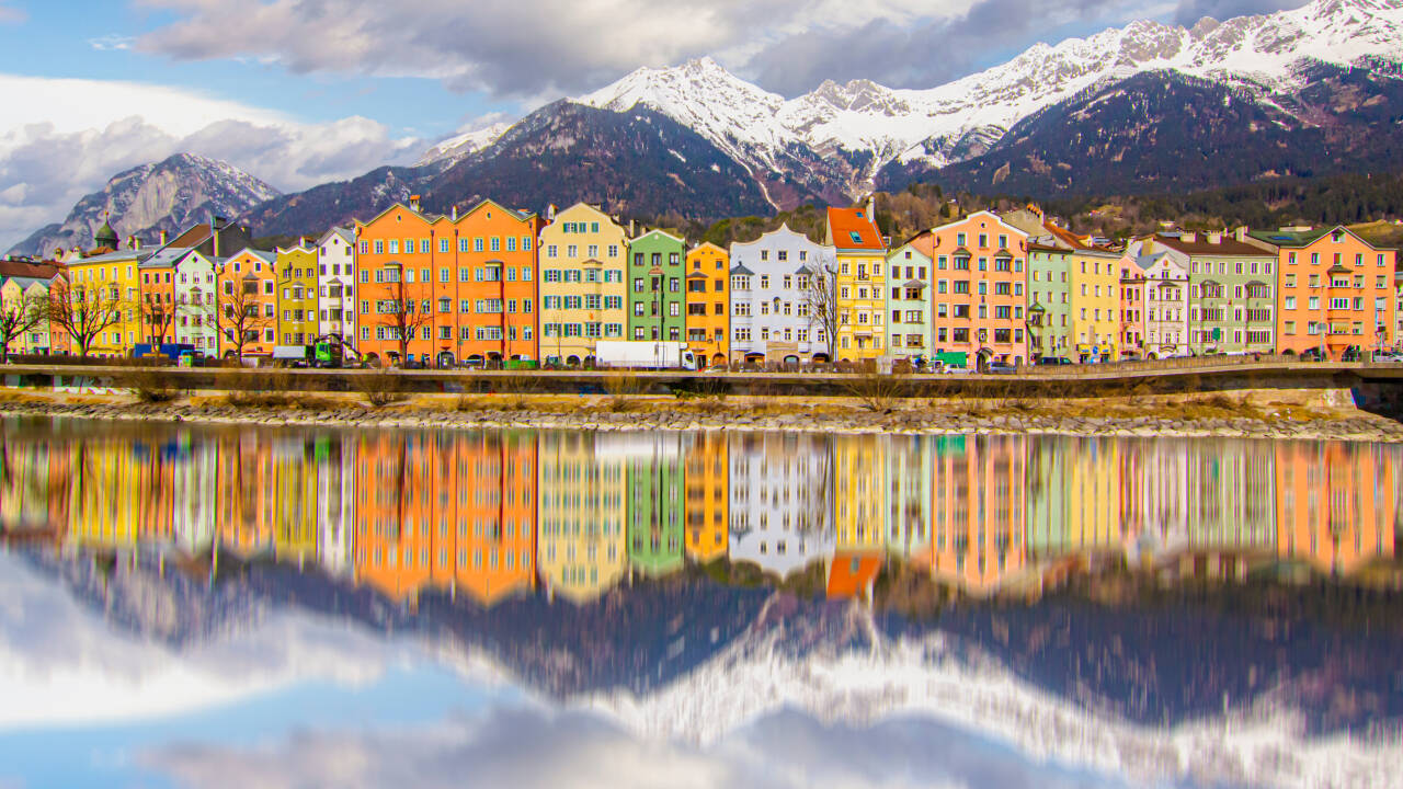 Entdecken Sie Innsbruck, das nur eine kurze Autofahrt entfernt liegt, und verbinden Sie die alpine Umgebung mit Kultur und Sehenswürdigkeiten.