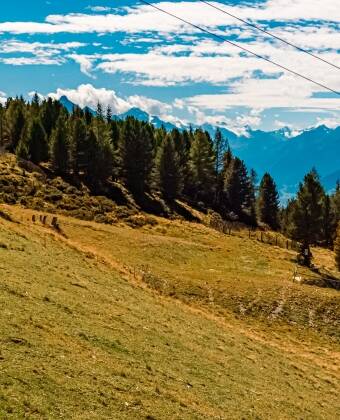 Patscherkofel-området ligger i närheten och erbjuder fantastiska vandringsleder, frisk bergsluft och vackra vyer.