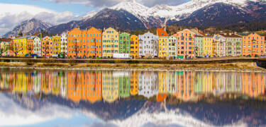 Upptäck Innsbruck, som ligger bara en kort bilresa bort, och kombinera alpin miljö med kultur och sightseeing.