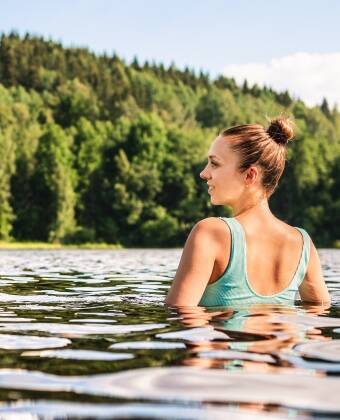 Den nærliggende Lans sø er perfekt til en forfriskende svømmetur, en tur rundt om søen eller en stille picnic.