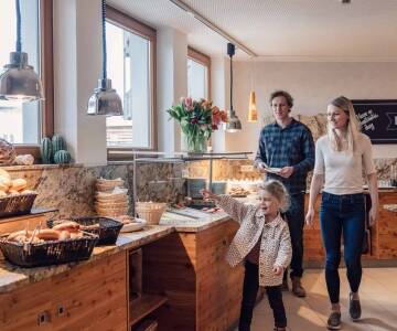 Njut av regionala rätter med gratis drycker till middagen och en generös frukostbuffé.