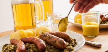 Try the typical local dishes like "Grünkohl mit Pinkel".