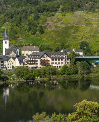 Die meisten Zimmer bieten Blick auf die Mosel.